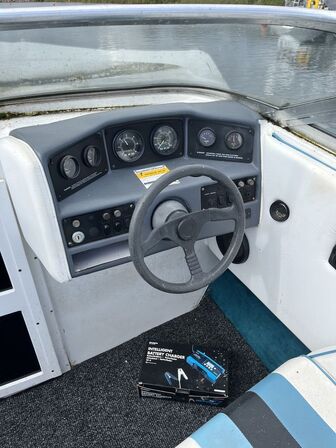 Båd GALAXIE CUDDY CABIN, årgang 1992