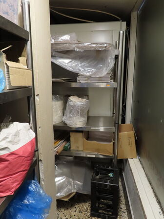 5 stk. reoler med indhold