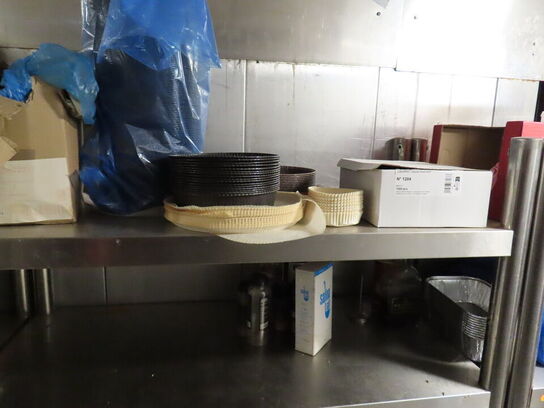 5 stk. reoler med indhold