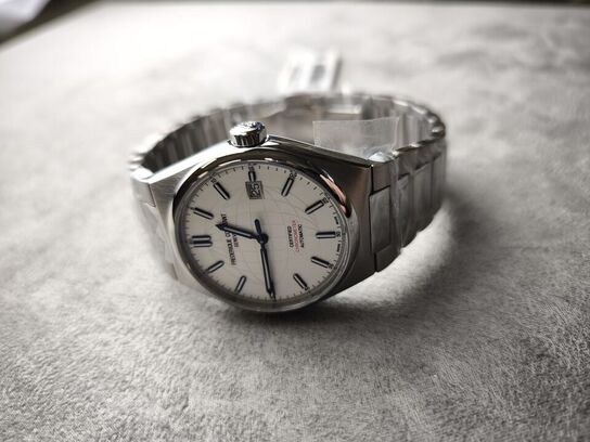 Herreur  FREDERIQUE CONSTANT Highlife 39 mm aut.