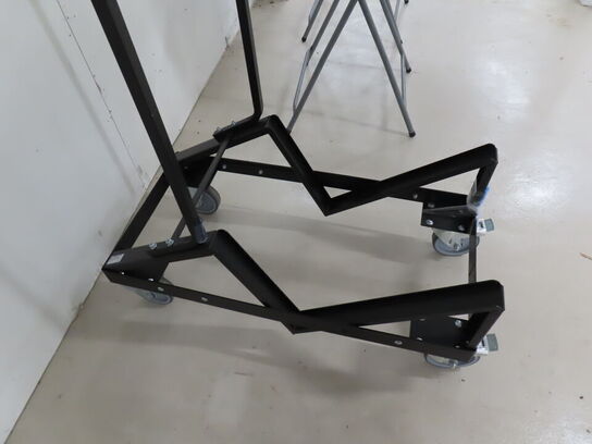 Rullestativ til stabelbare stole