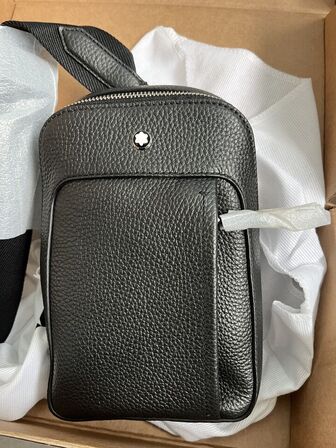 On-body taske MONTBLANC Grain Black MB220203