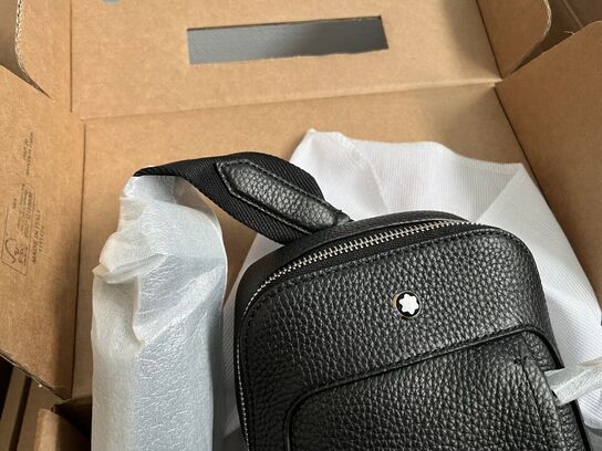 On-body taske MONTBLANC Grain Black MB220203