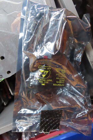 Palle med diverse reservedele til lys