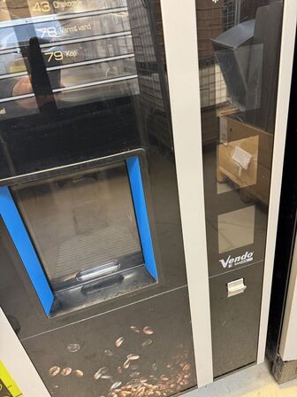 Kaffe-og snack automat med kort betaling, Vendo (de 2 hører sammen)
