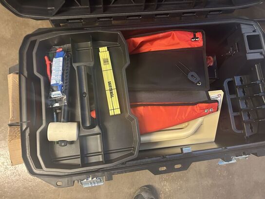 MURERKASSE MED UDSTYR, MURERSKE MM. SE BILLEDER