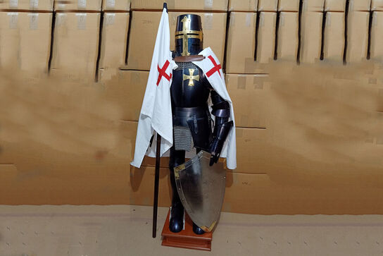 13 stk. Krigsrustninger