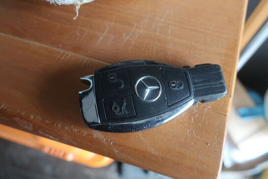 Personbil MERCEDES E220 Bluetec diesel (momsfri) (uden afgift)