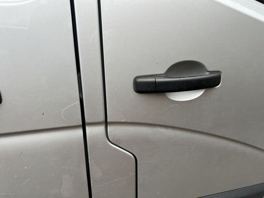 Varebil RENAULT MASTER 2.3 dCi 125 hk