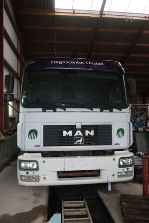 Lastbil MAN 14.224 m. HIAB kran