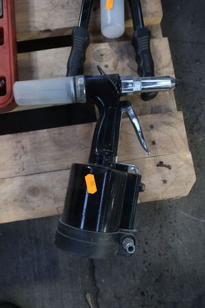 2 stk. nittepistoler