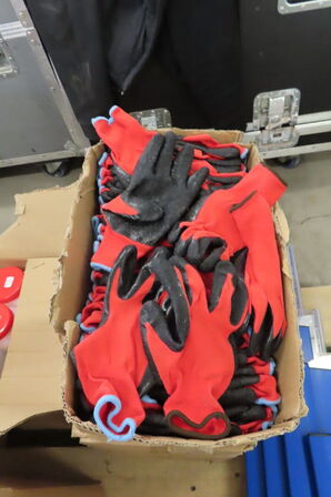 3 stk. Kasser med arbejdshandsker