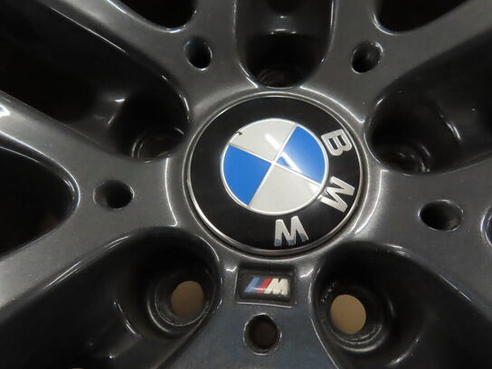 BMW fælge med PIRELLI vinterdæk til BMW X5M