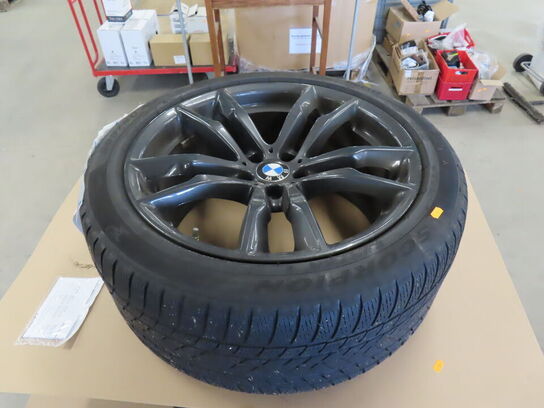 BMW fælge med PIRELLI vinterdæk til BMW X5M
