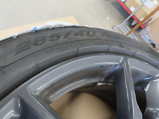 BMW fælge med PIRELLI vinterdæk til BMW X5M