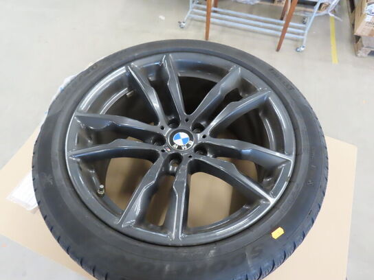 BMW fælge med PIRELLI vinterdæk til BMW X5M