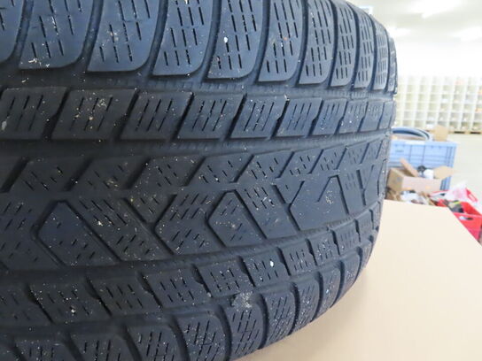 BMW fælge med PIRELLI vinterdæk til BMW X5M