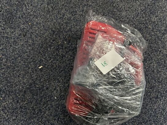 MILWAUKEE Lader + 2 batterier