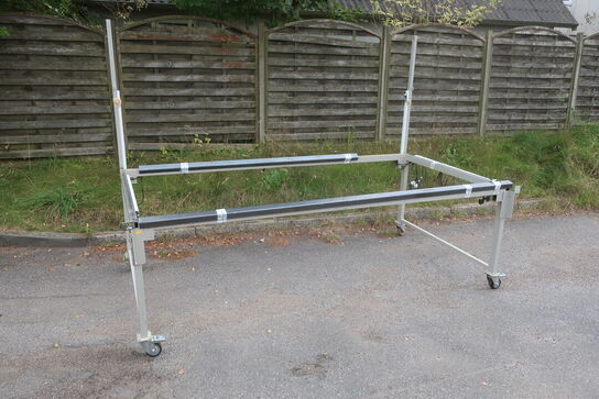 El hæve/sænkebord med lampe