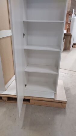 4 stk. usamlet højskabe H: 195,2 x B: 60 x D: 34,0 med låge og 16 hylder