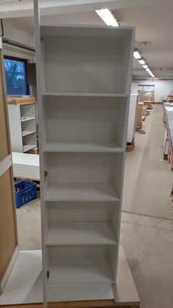 4 stk. usamlet højskabe H: 195,2 x B: 60 x D: 34,0 med låge og 16 hylder