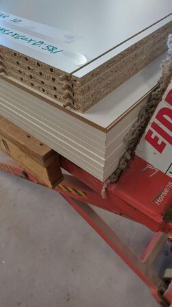 4 stk. usamlet højskabe H: 214,4 x B: 60 x D: 58,1 cm uden låger.