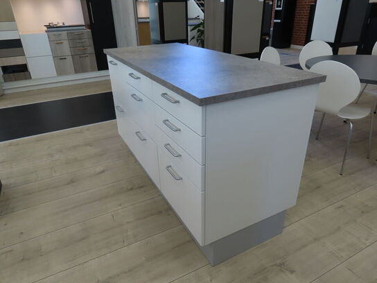 Fritstående Ø med 9 skuffer med fuldt udtræk og soft close