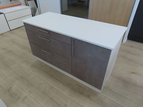 Fritstående Ø med 3 skuffer med fuldt udtræk og soft close og et skab