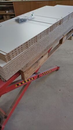 4 stk. usamlet højskabe H: 182,4 x B: 60 x D: 58,1 cm uden låger.