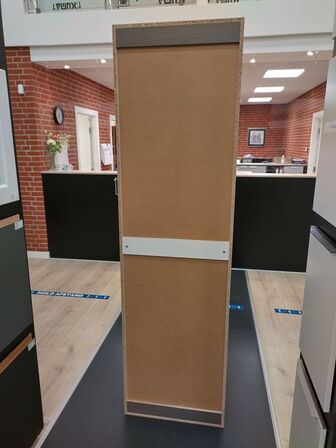 4 stk. u samlet højskabe H: 195,2 x B: 60 x D: 58,1 cm uden låger.