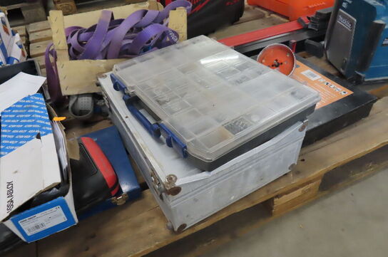 Diverse skruer, bor mv. 