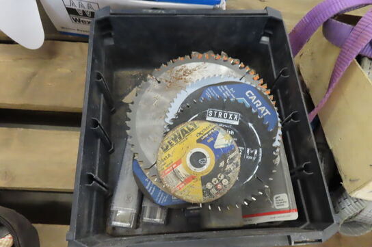 Diverse skruer, bor mv. 