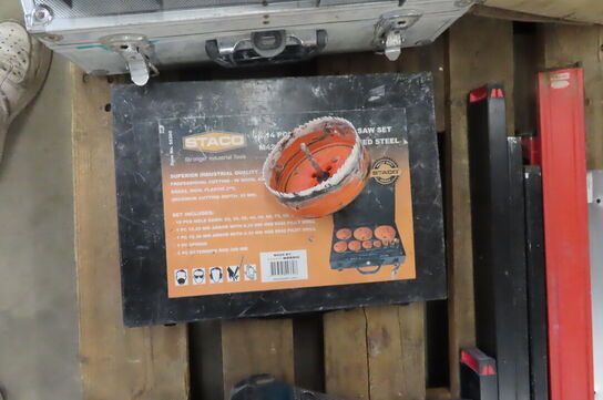 Diverse skruer, bor mv. 