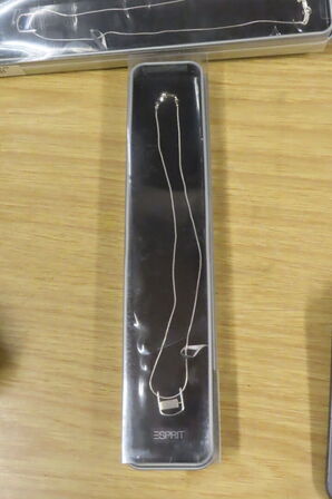 Stort parti diverse smykker ESPRIT