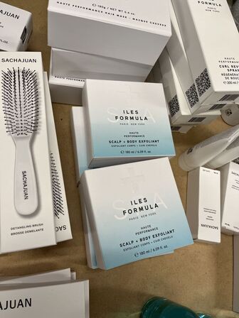 Parti med Hårprodukt ILES FORMULAR + Hårbørster