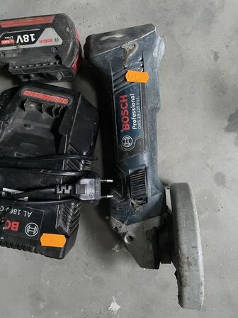 Vinkelsliber BOSCH Med lader og batteri