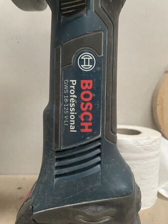 Vinkelsliber og skruemaskine BOSCH