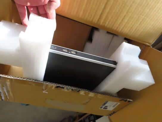 3 paller fra installationsafdeling - Højtalere, kabler, elektronik (se beskrivelse)