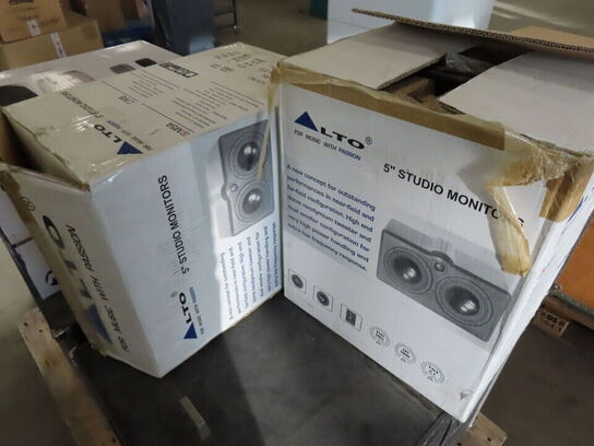 3 paller fra installationsafdeling - Højtalere, kabler, elektronik (se beskrivelse)