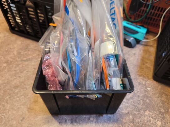 1 ks. m. div. RJ45 & fiberkabler til netværk