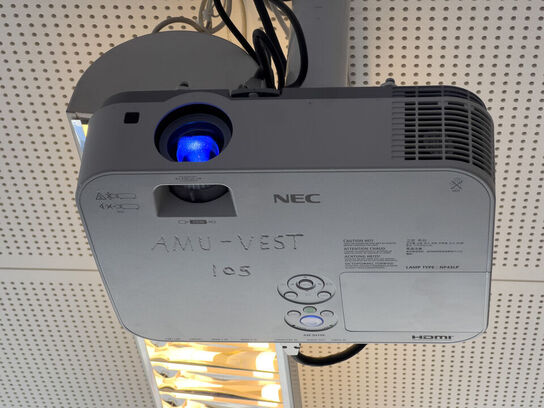 Projektor NEC ME301W inkl. lærred & højttalere