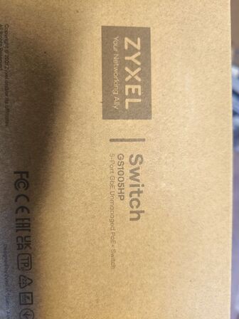 2 stk. ZYXEL GS1005HP 5 port netværksswitche (ubrugt)