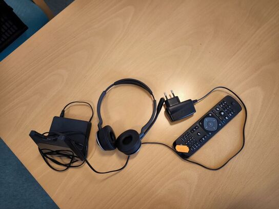 Fladskærm TV 43" PHILIPS 43PFT5503/12 inkl. headset 