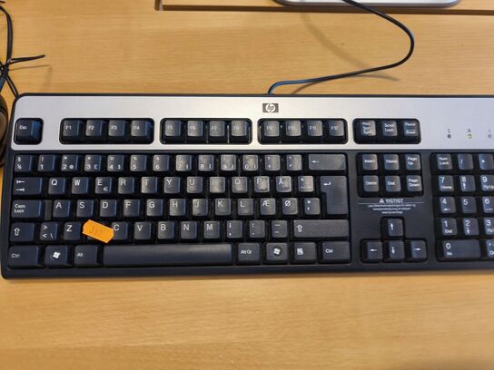 Skærm 22" m. tastatur HP L2206w (PC medfølger ikke)