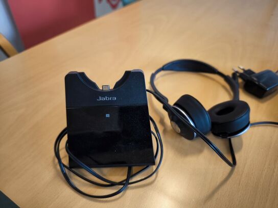 Fladskærm TV 43" PHILIPS 43PFT5503/12 inkl. headset 