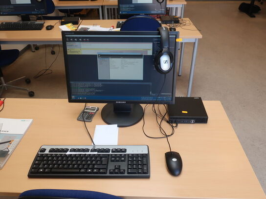 HP 22" skærm m. tastatur SynchMaster 2243 (PC medfølger ikke)