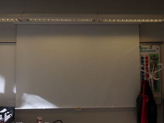 Projektor NEC ME311W inkl. lærred