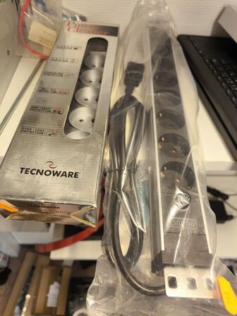 2 stk. stikdåser m. beskyttelse (ubrugt)