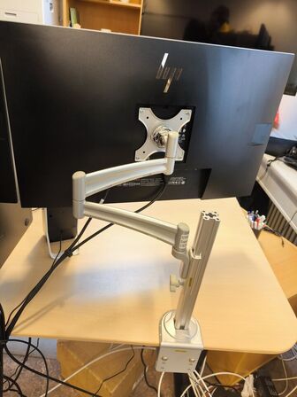 HP EliteDisplay E273 skærme, mus, tastatur m.v. (PC medfølger ikke)