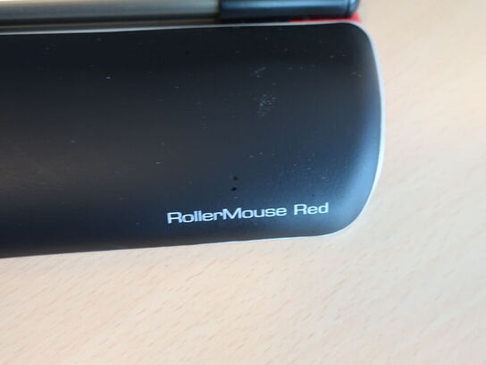 2 stk. HP EliteDisplay 27" skærme inkl. rollermouse & div. tilbehør